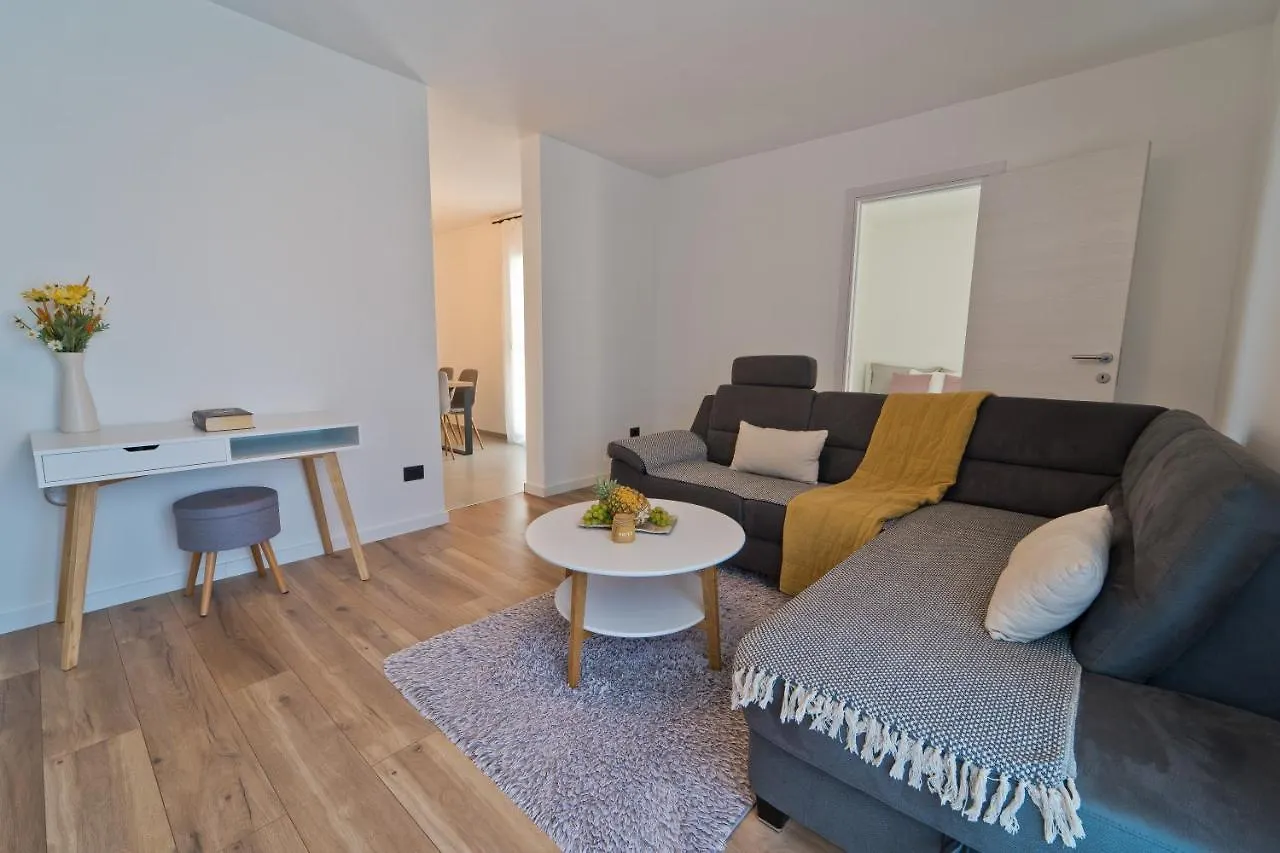 Malemi Apartment プーラ