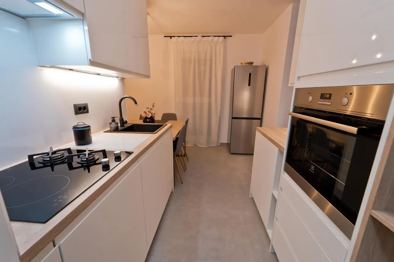 Malemi Apartment プーラ