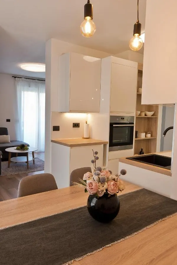 Malemi Apartment Pula 0*,  Kroatien